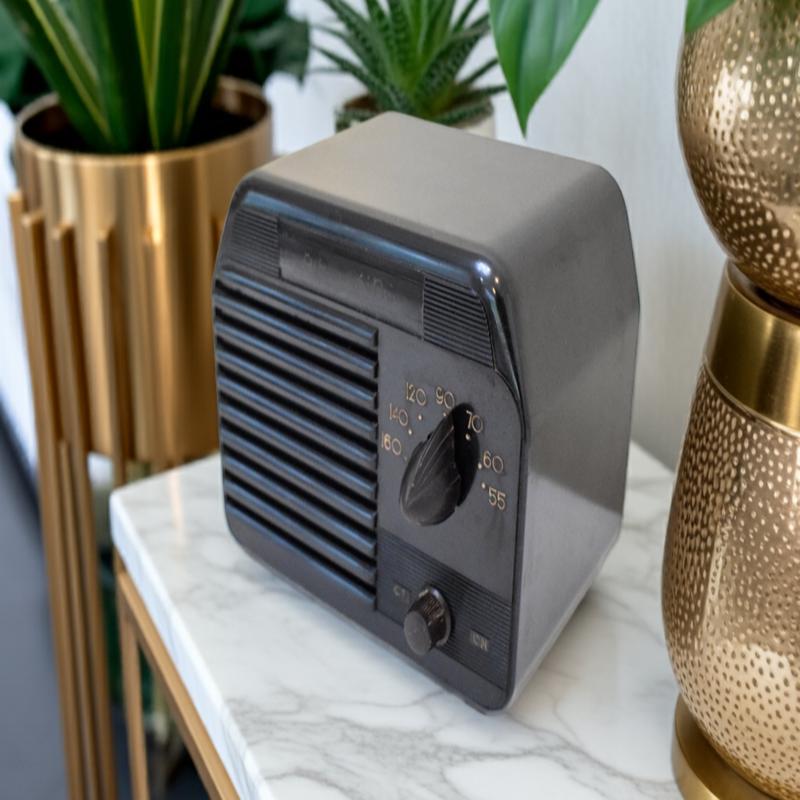 Obsidian Black 1940s Air King Model A-450 Vacuum Tube AM Radio Rare Little King! Excellent Condition!