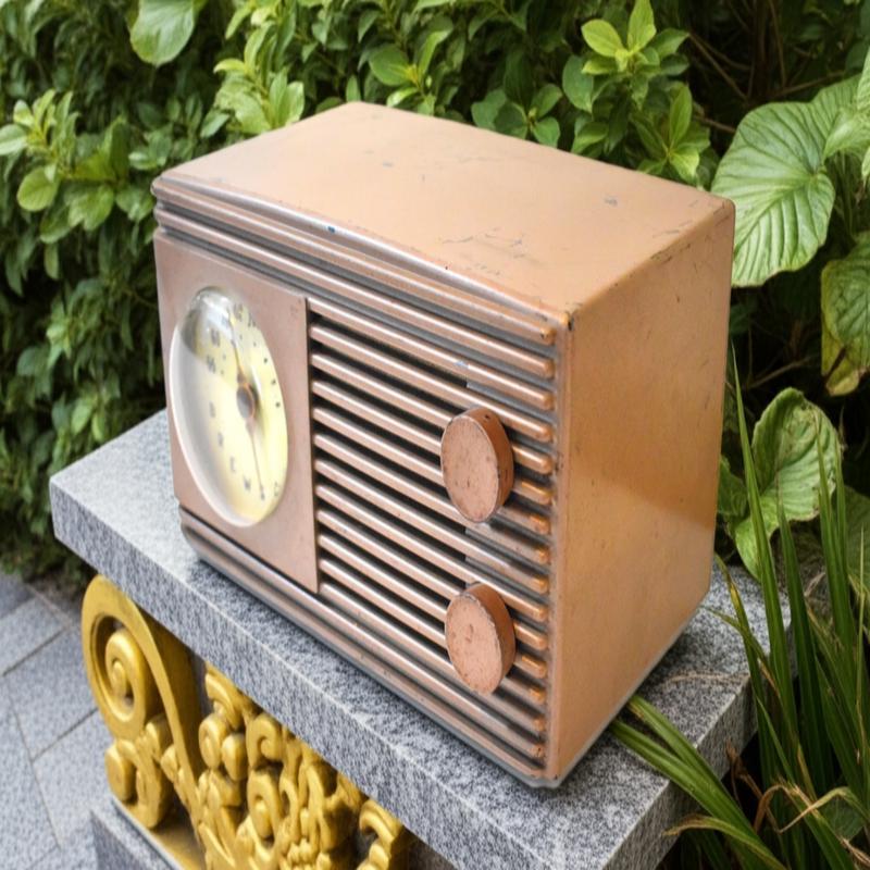 Bronze Bakelite 1946 Brewster Model 573DB AM Vacuum Tube Radio Sounds Great Rare Manufacturer  and Metallic Paint!
