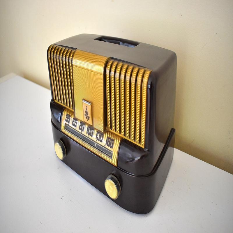 Loewy Designed Brown Bakelite 1948 Emerson \'The Moderne\' Model 561 Vacuum Tube AM Radio Sounds Great Excellent Condition!